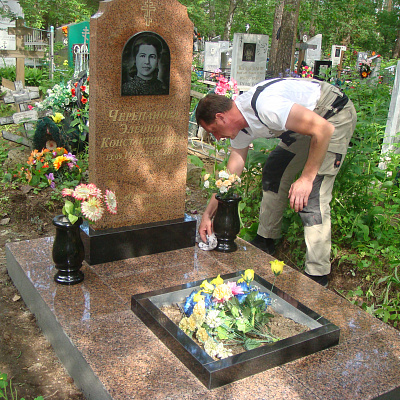 Благоустройство и уход за могилами на кладбище г. Азов
